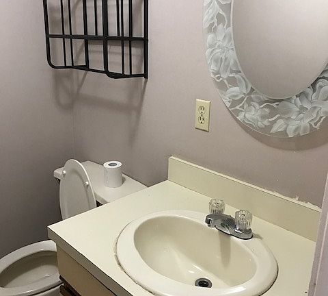 3rd image of 15 Crest St