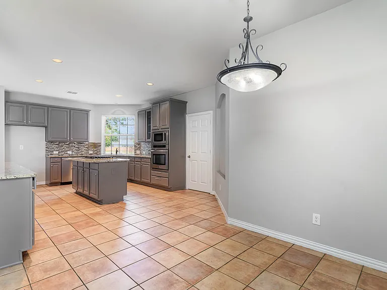 2940 Hagen Dr — Photo 7