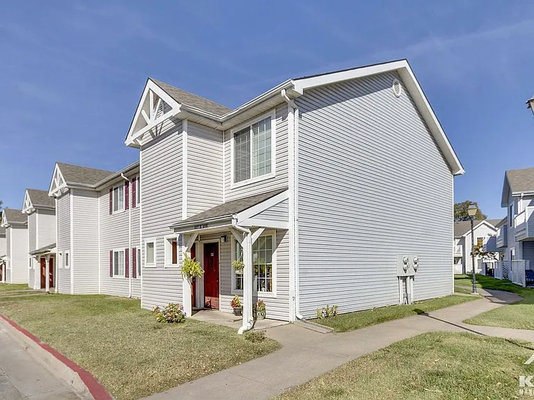 Walnut River Residences — Photo 5
