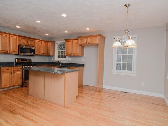 5th image of 10 Charnstaff Ln Unit 103