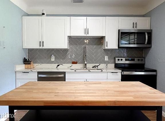 3rd image of 1001R 58th Ave N