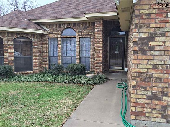 3rd image of 2506 McNiel Ave
