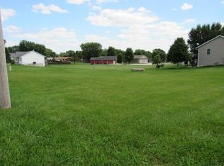 584 6th Ave, Coggon, IA 52218