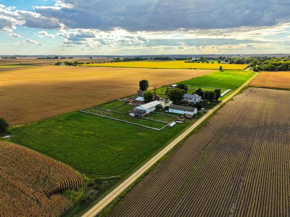 11971 W East Rd, Forreston, IL 61030