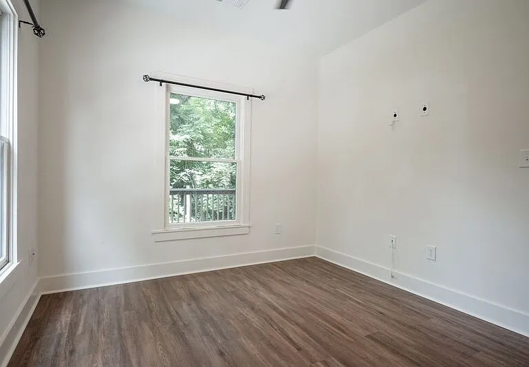 382 N Chase St — Photo 16
