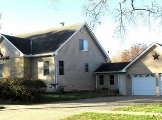 303 7th St, Grundy Center, IA