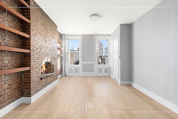 1st image of 140 W 10th St #5