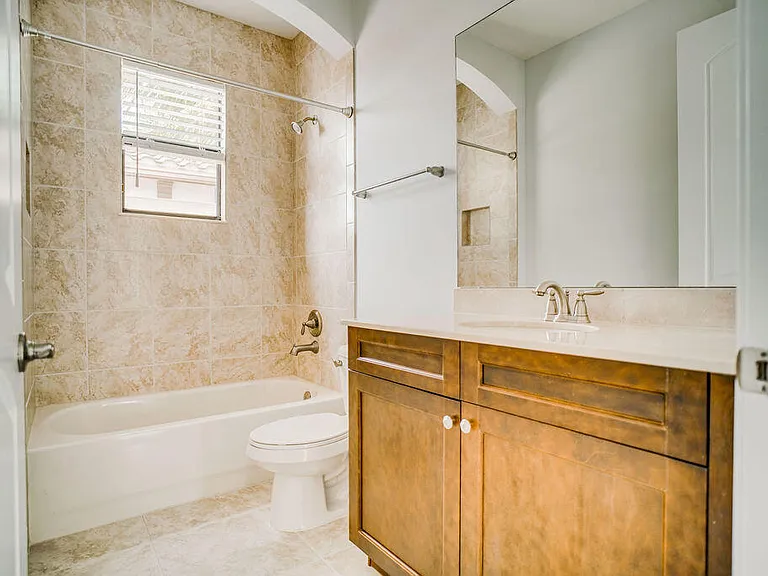 170 SE Calmo Cir — Photo 17