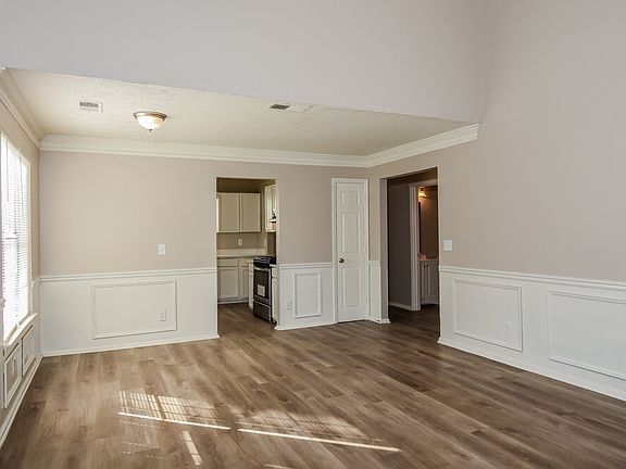 5th image of 3807 Meadow Creek Dr