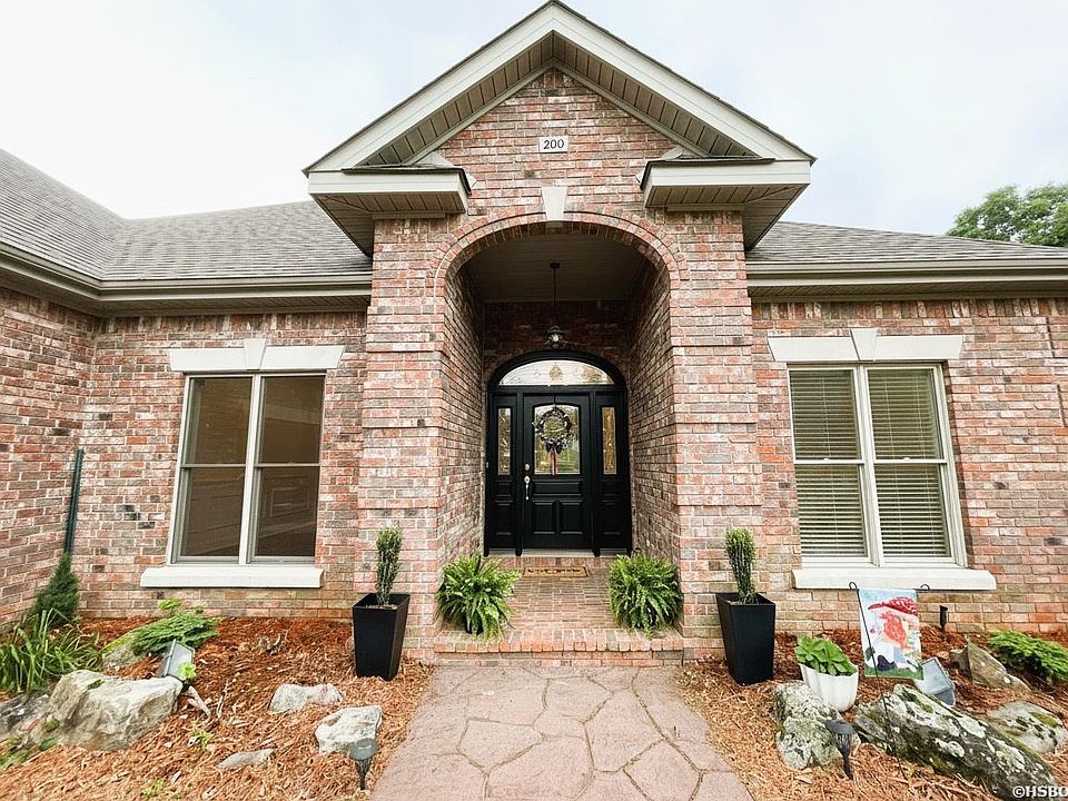1st image of 200 Gardens Gate Cir