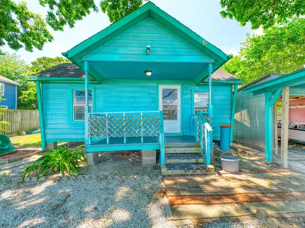 323 Avenue J, Baytown, TX 77520