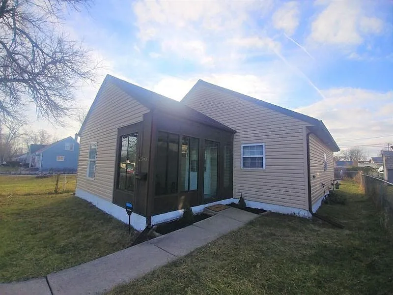 2363 Jefferson Ave photo 1