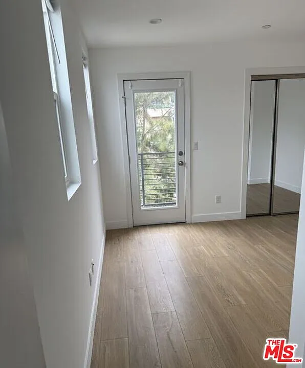227 N Park View St — Photo 3