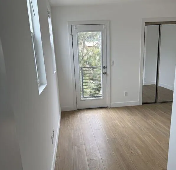 227 B N Park View St — Photo 3