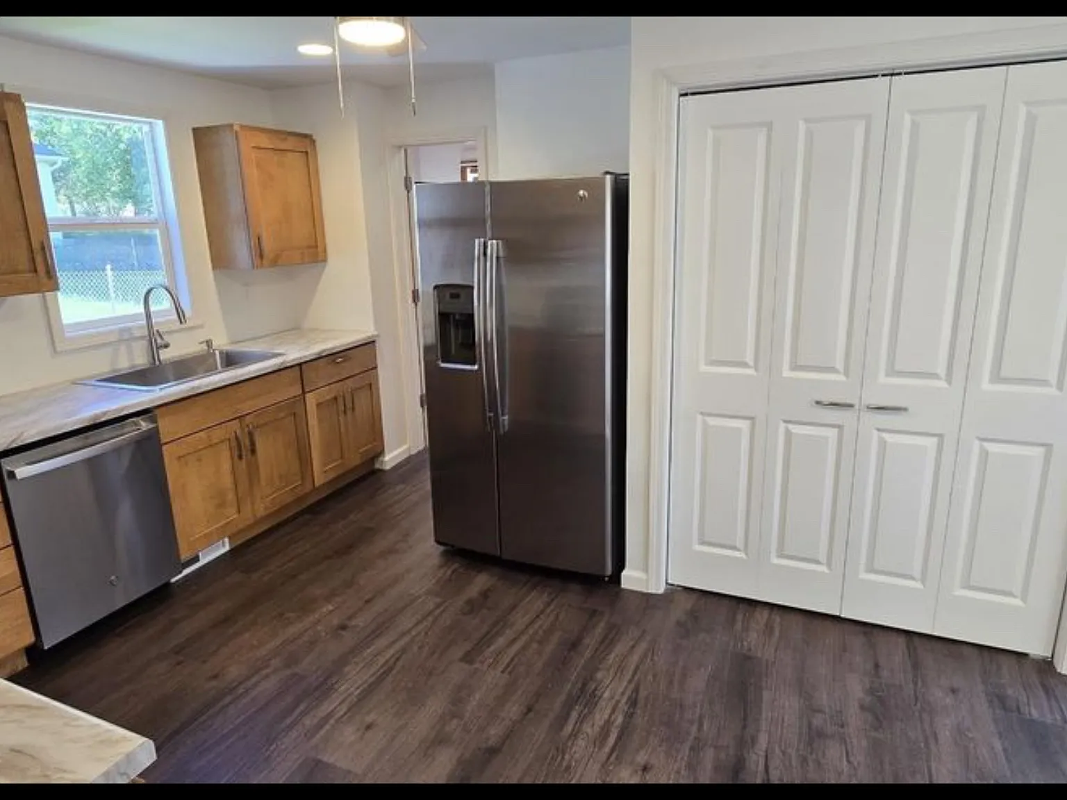 3 bed, 1.5 bath, 1962 sqft, $1,700 — Photo 2