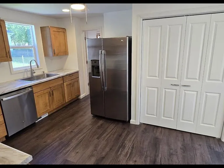 601 E Margaret St — Photo 2