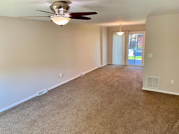 Living room/dining room
