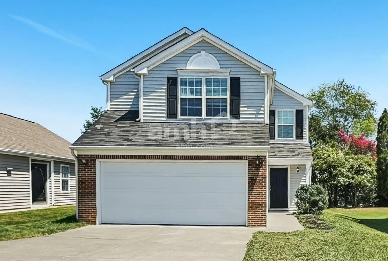 3 bed, 2.5 bath, 1734 sqft, $2,000 — Photo 1