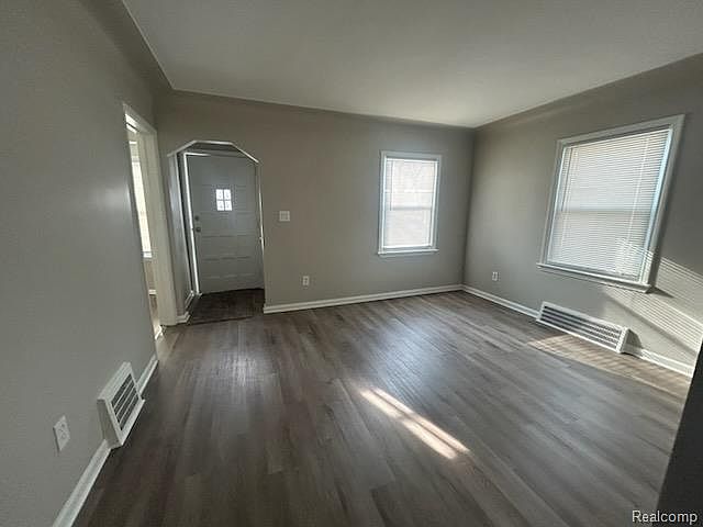 2438 Columbia Rd, photo 4