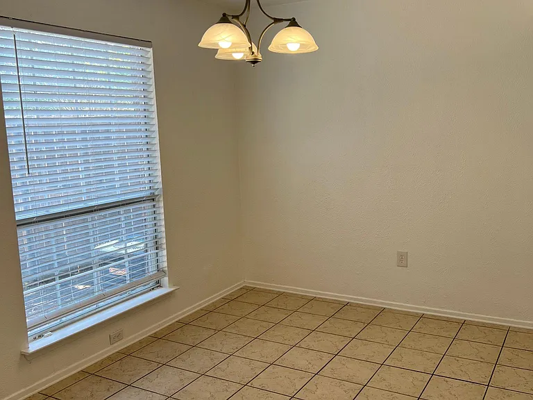 12828 Woodbend Ct — Photo 15