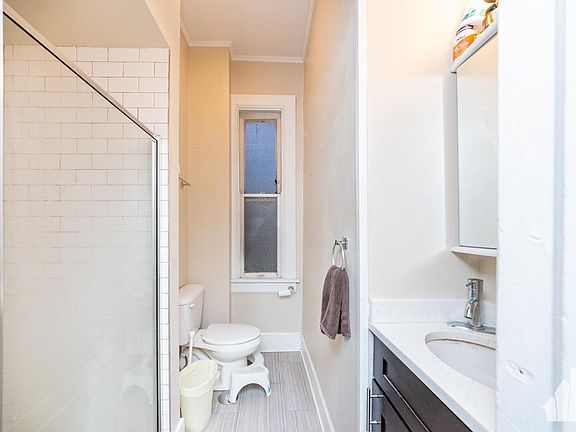 4th image of 1433 W Belmont Ave #2R