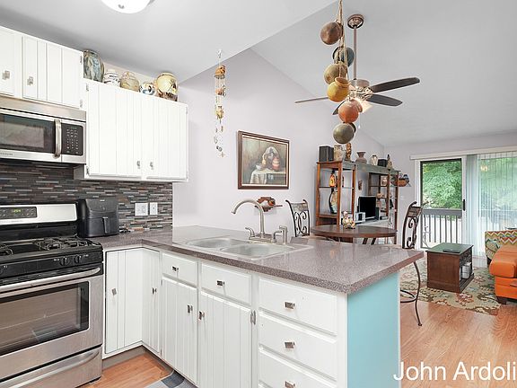 4th image of 2704 Stonevalley Dr SW