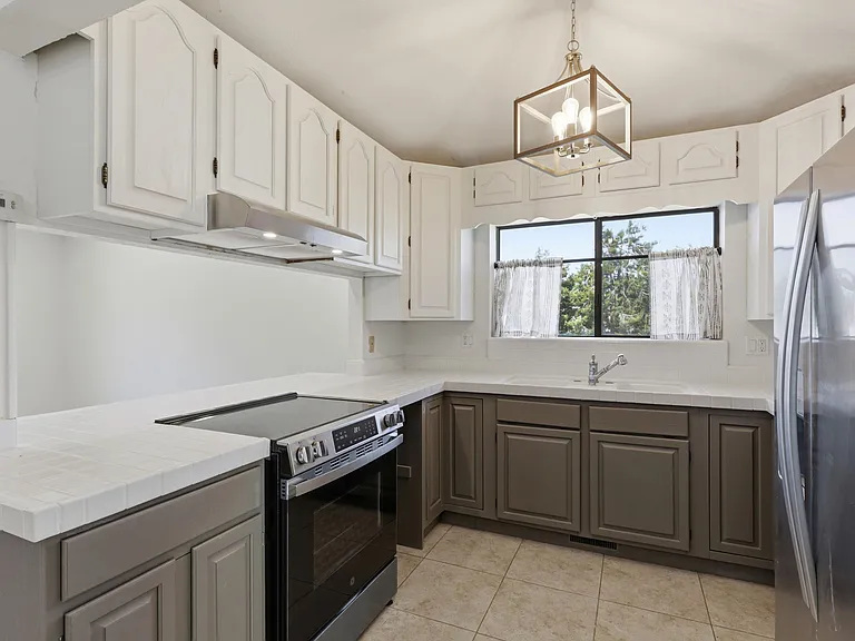 114 Falmouth Ct — Photo 9