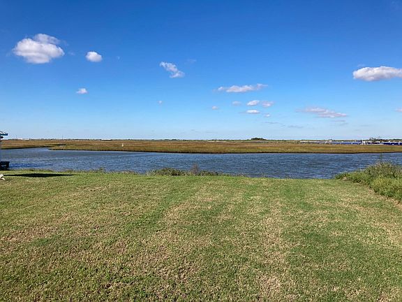 2nd image of 1313 Lagoon Dr