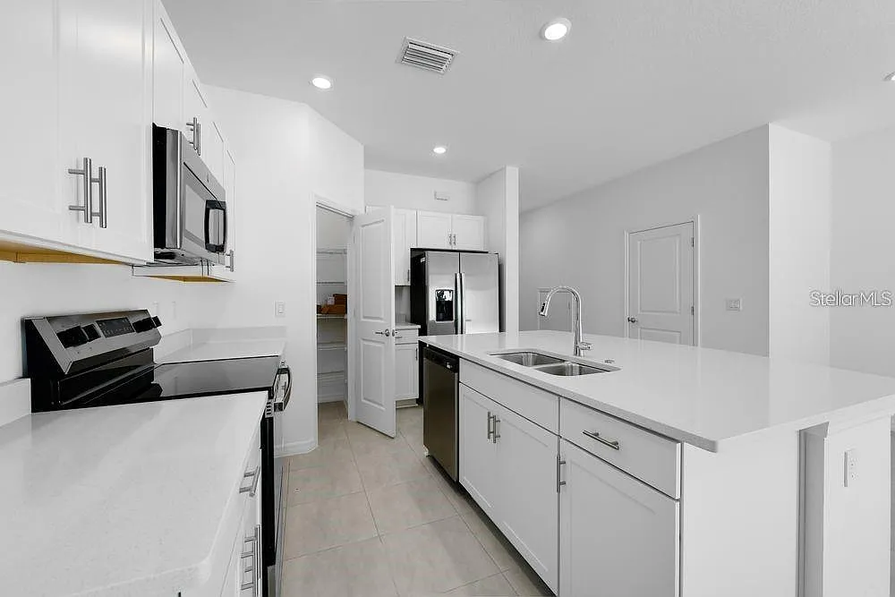 3 bed, 2.5 bath, 1417 sqft, $2,150 — Photo 4