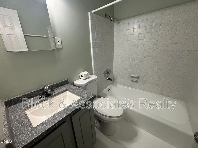 4808 Blue Bird Ct #D — Photo 53