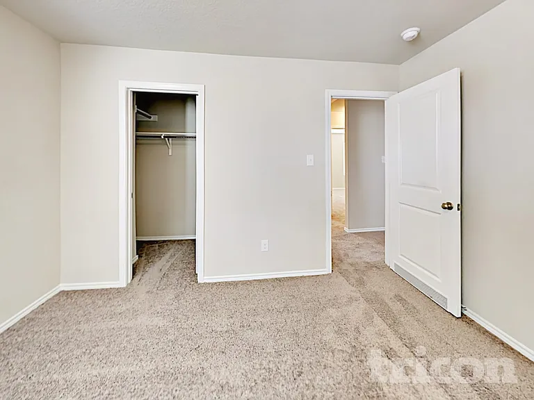 5202 Everett Loop — Photo 12