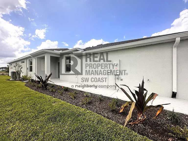 20501 Hazelnut Ct S — Photo 7
