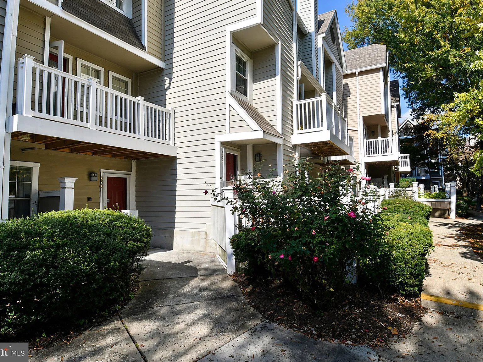 2 bed, 2.5 bath, 1083 sqft, $2,500 — Photo 3