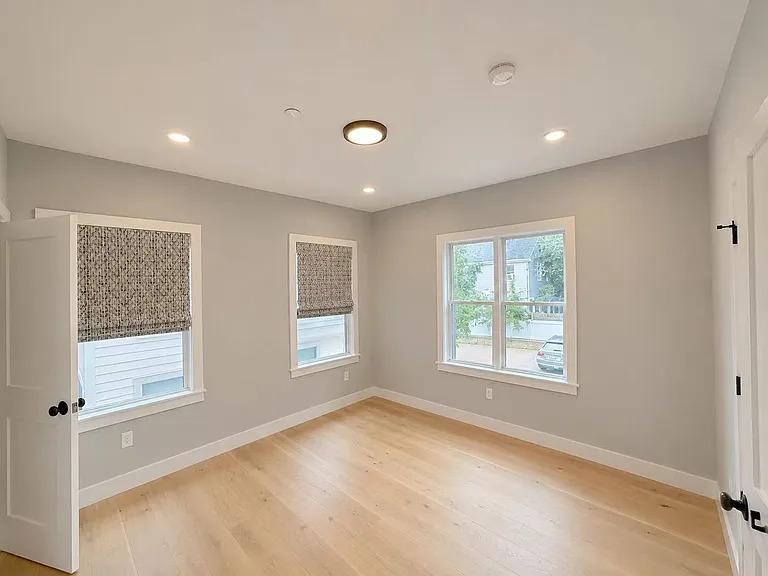 115 Beacon St #C — Photo 2