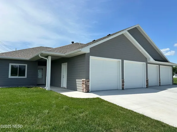 141 Meadow Cir NE, Watertown, SD 57201