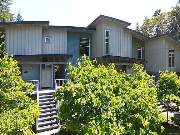 2nd image of 1059 Tanglewood Pl #32