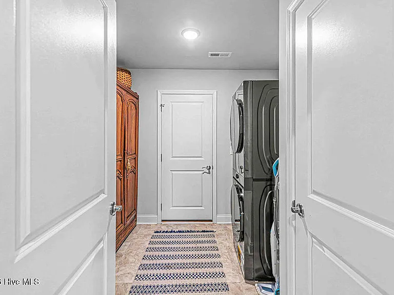 702 Greenwich Pl — Photo 39