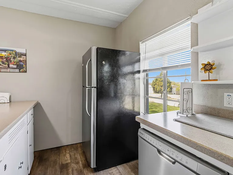2625 W South Slope Rd — Photo 5