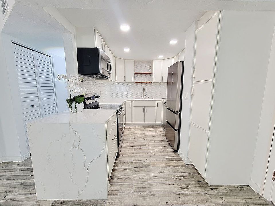 Waterfall kitchen feature