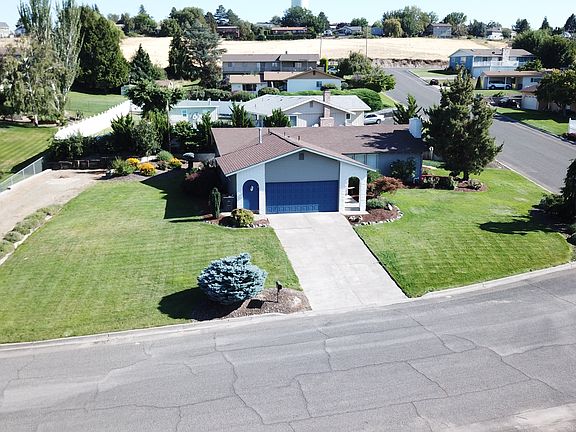 3rd image of 805 Dayton Dr