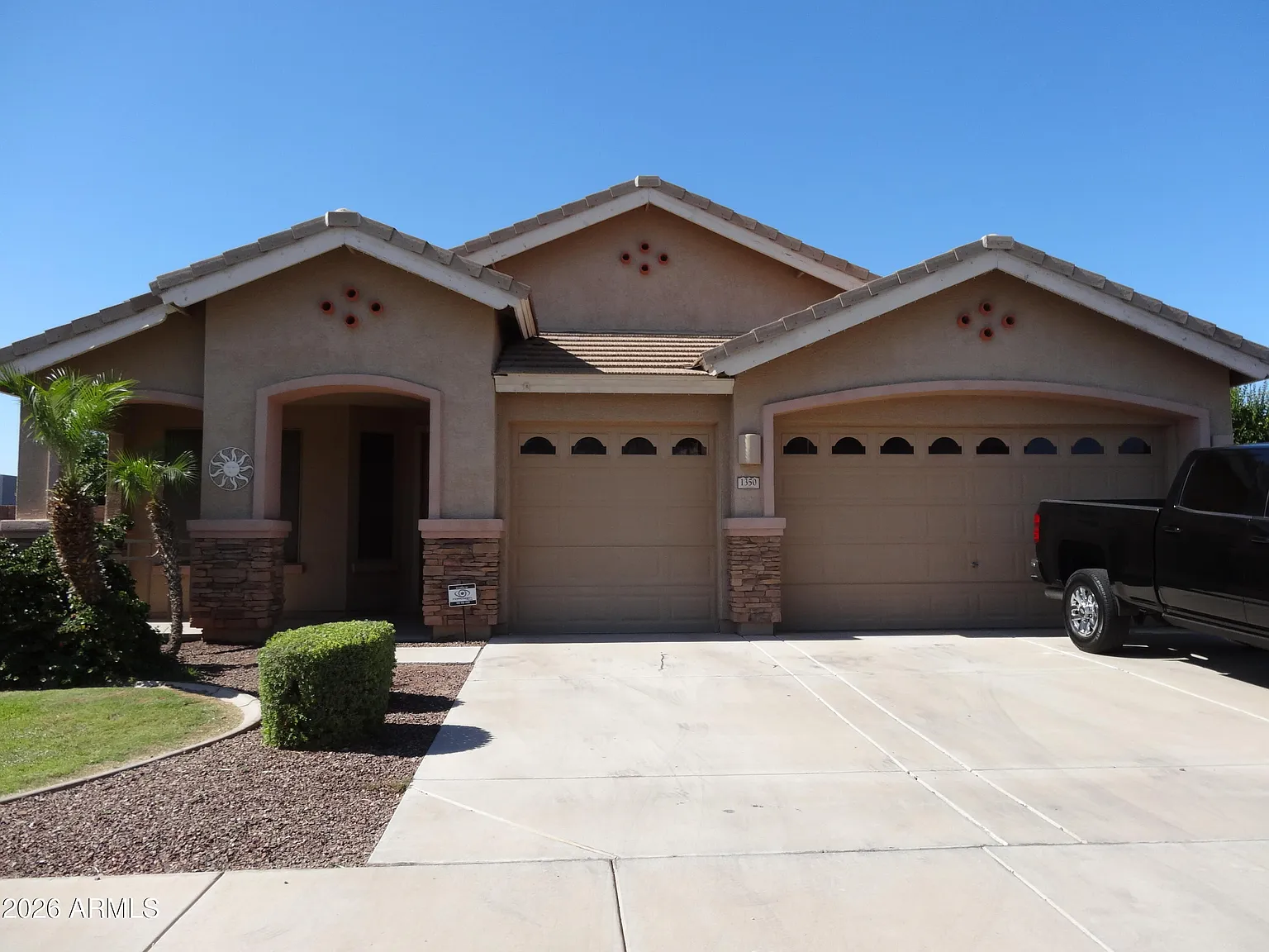 3 bed, 2.0 bath, 2126 sqft, $2,700 — Photo 1
