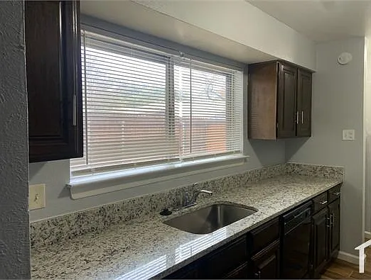4 bed, 1700 sqft, $2,100 — Photo 2