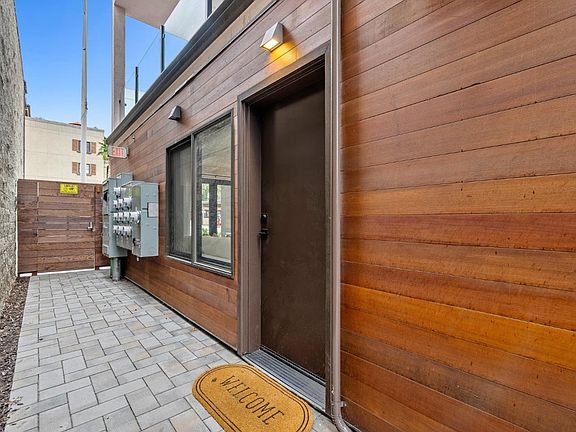 4th image of 924 Woodside Rd