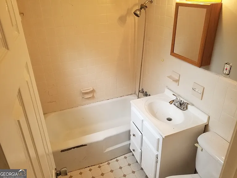 16 Rooney Rd SW — Photo 9