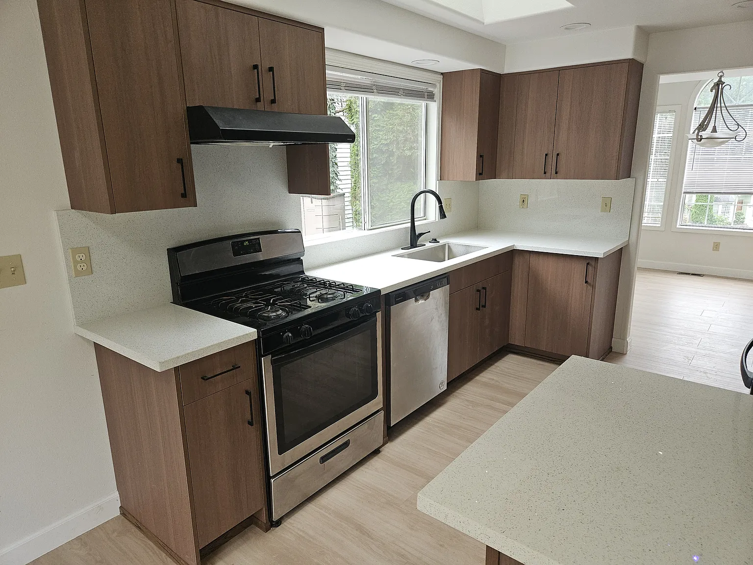 18417 Woodbine Dr — Photo 2