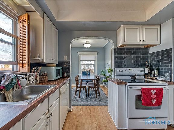 2nd image of 4829 Harvest Ln