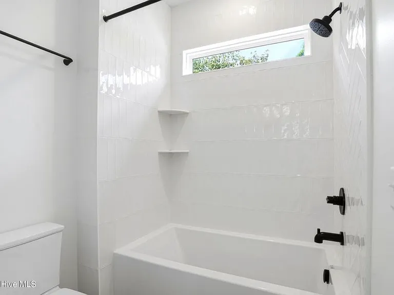 5015 Peachtree Ave — Photo 10