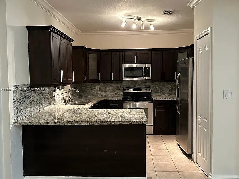 15315 SW 9th Way — Photo 4