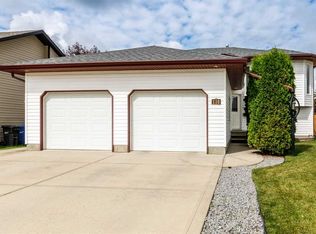110 E Newton Dr, Penhold, AB T0M1R0