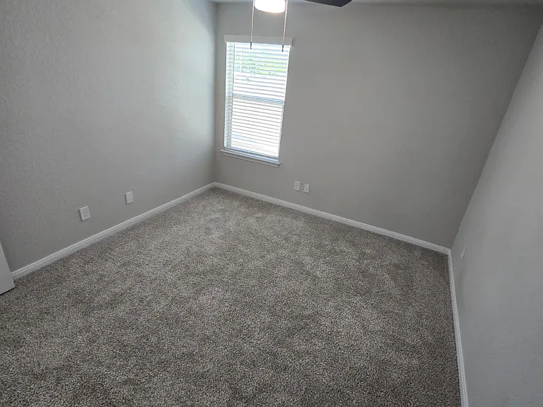 313 Caleb Ct — Photo 32